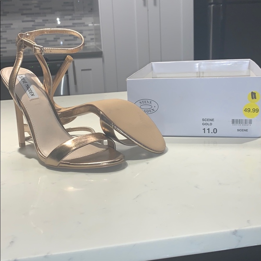 Steve Madden Scene-Gold Size 11. Never worn!